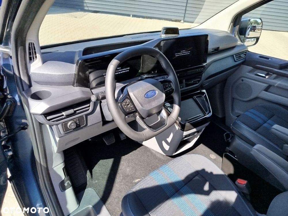 Ford Tourneo Custom - 11
