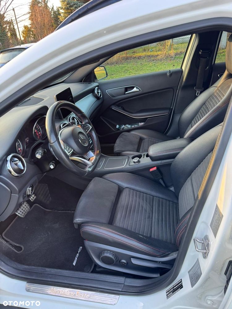 Mercedes-Benz GLA - 12