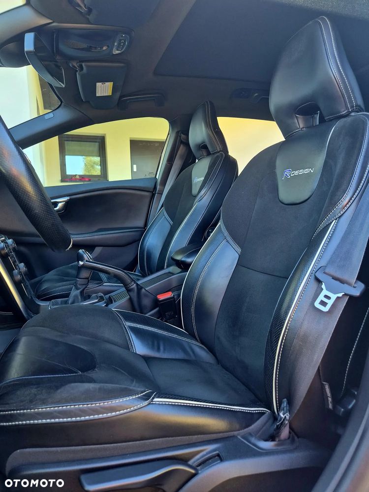 Volvo V40 D3 R Design - 12