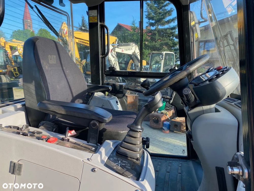 Caterpillar CAT 908M, 2017 ROK, 3900 MTH, ŁYŻKA OTWIERANA + WIDŁY, z NIEMIEC, - 15