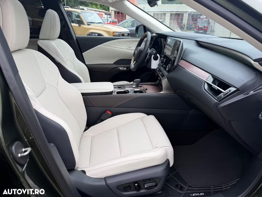 Lexus Seria RX 450h+ E-Four PHEV Luxury - 10