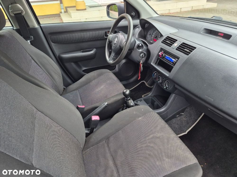 Suzuki Swift - 12