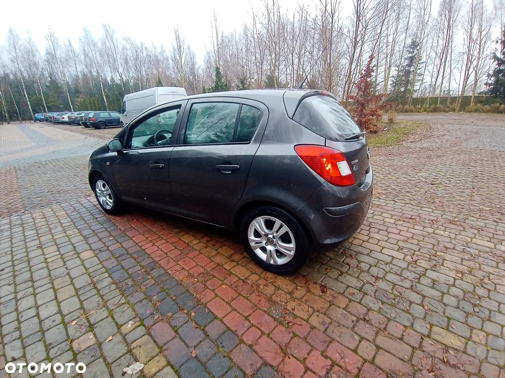 Opel Corsa 1.2 16V Cosmo - 10