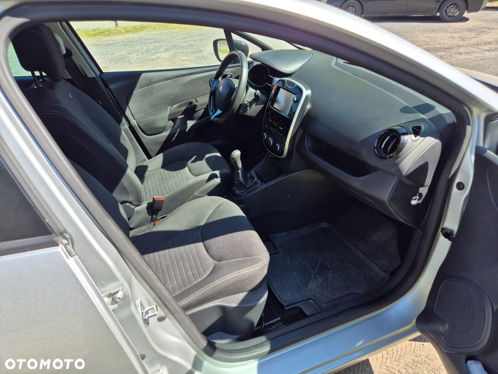Renault Clio 1.2 16V 75 LIMITED - 8