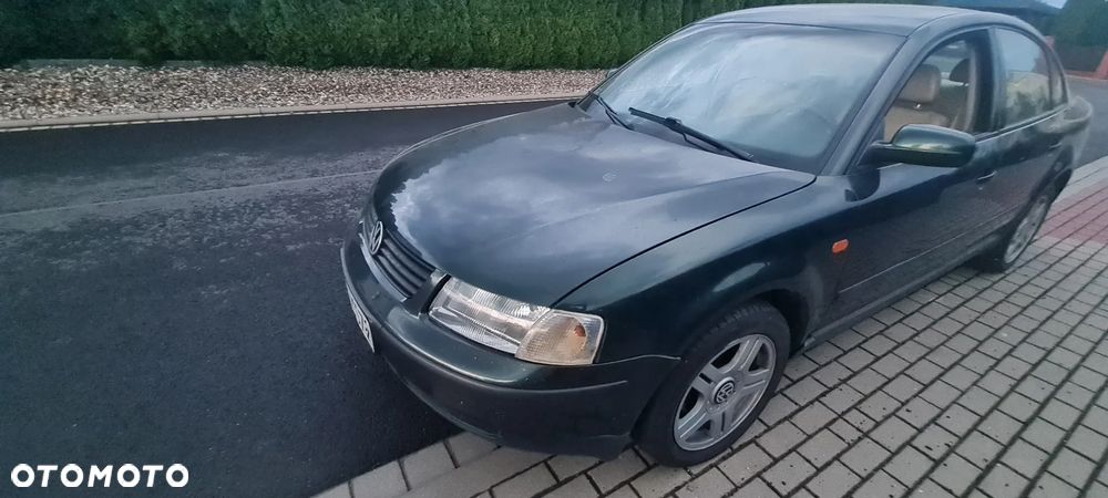 Volkswagen Passat 1.9 TDI Highline - 2