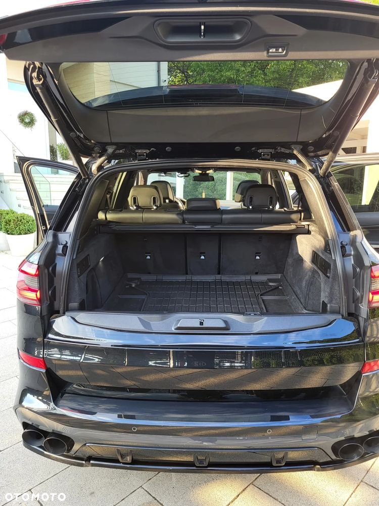 BMW X5 M M50i - 26