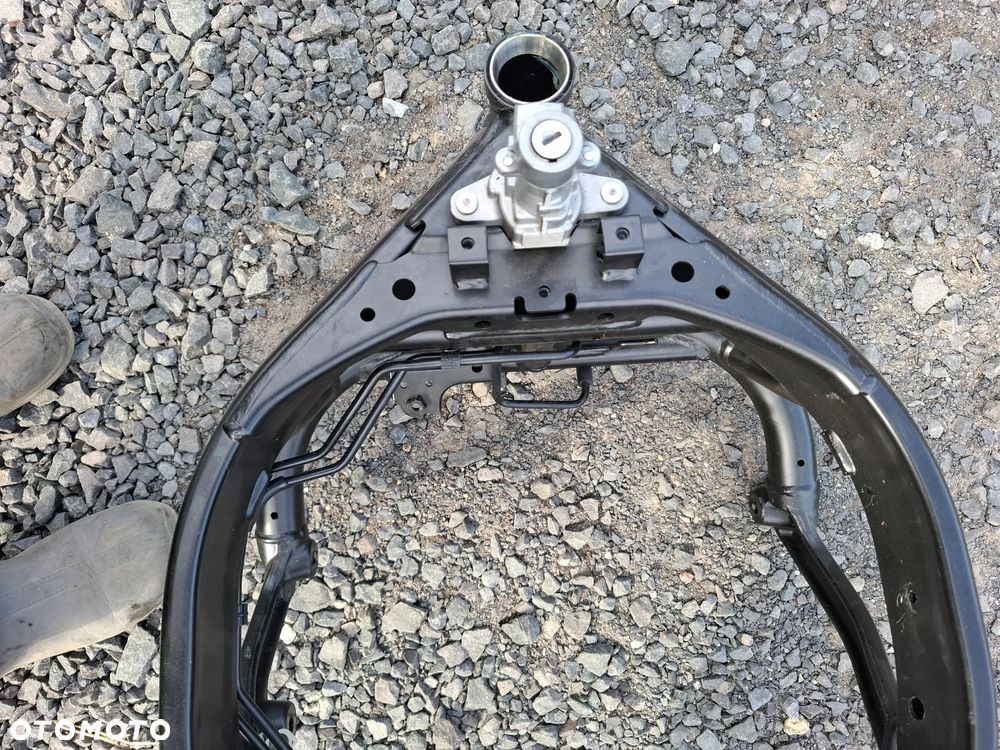 Suzuki GSXS 750 rama - 3