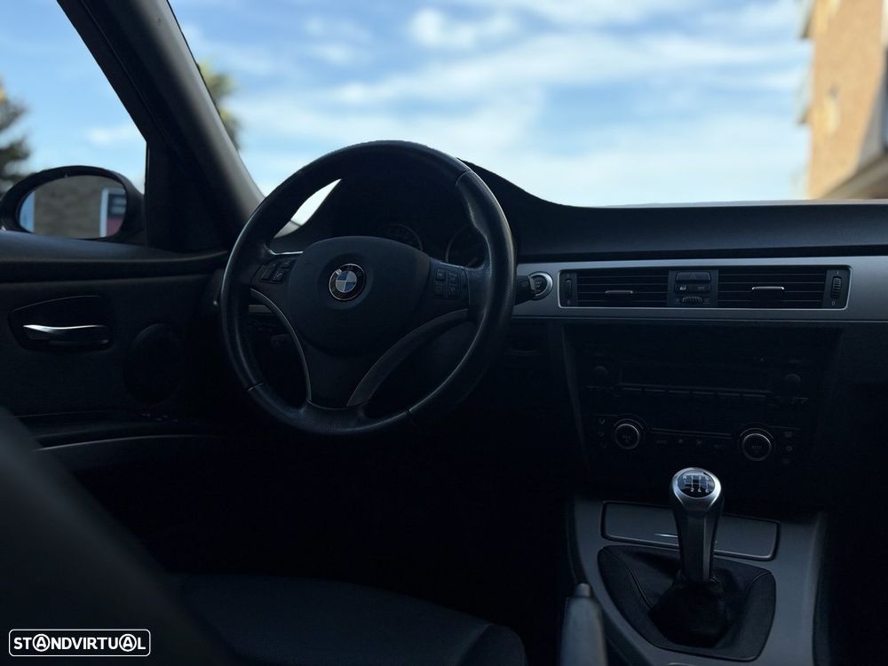 BMW 320 d Exclusive - 16
