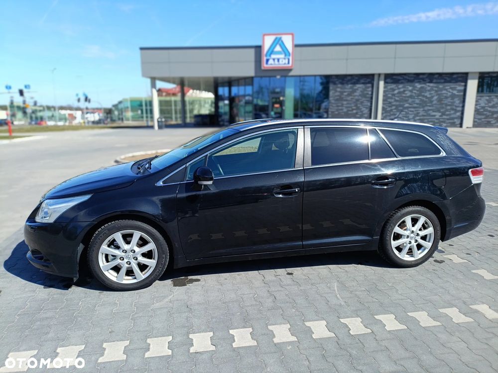 Toyota Avensis 2.0 D-4D 2010 - 17