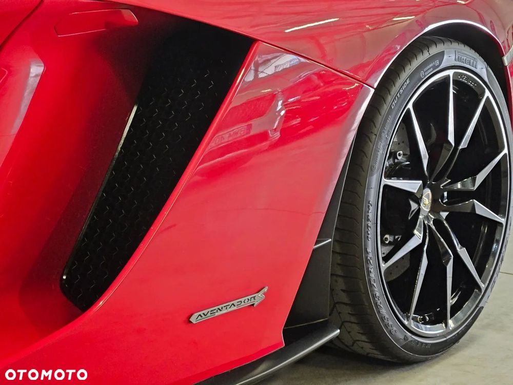 Lamborghini Aventador - 16