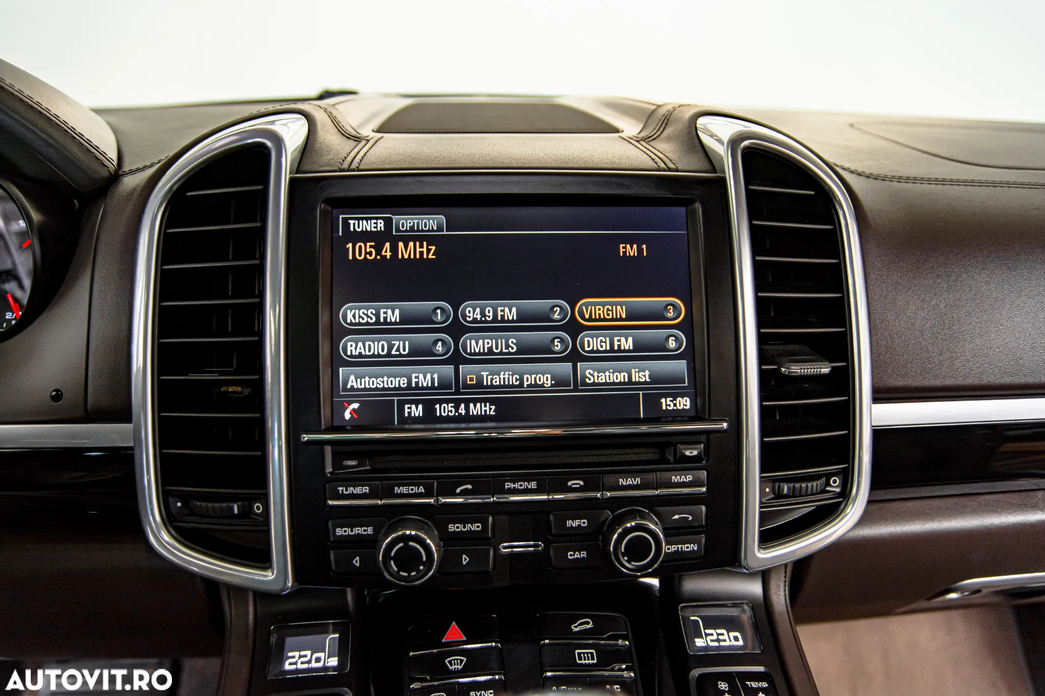 Porsche Cayenne 3.0 L - 23