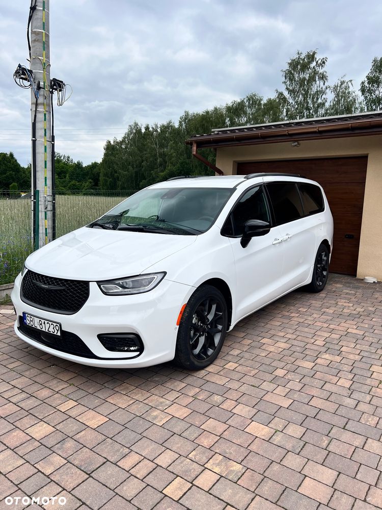 Chrysler Pacifica - 1