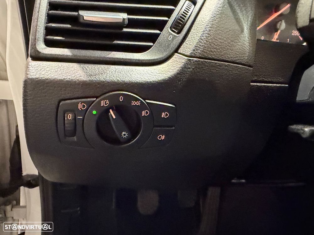 BMW X1 18 d sDrive Line Sport - 40