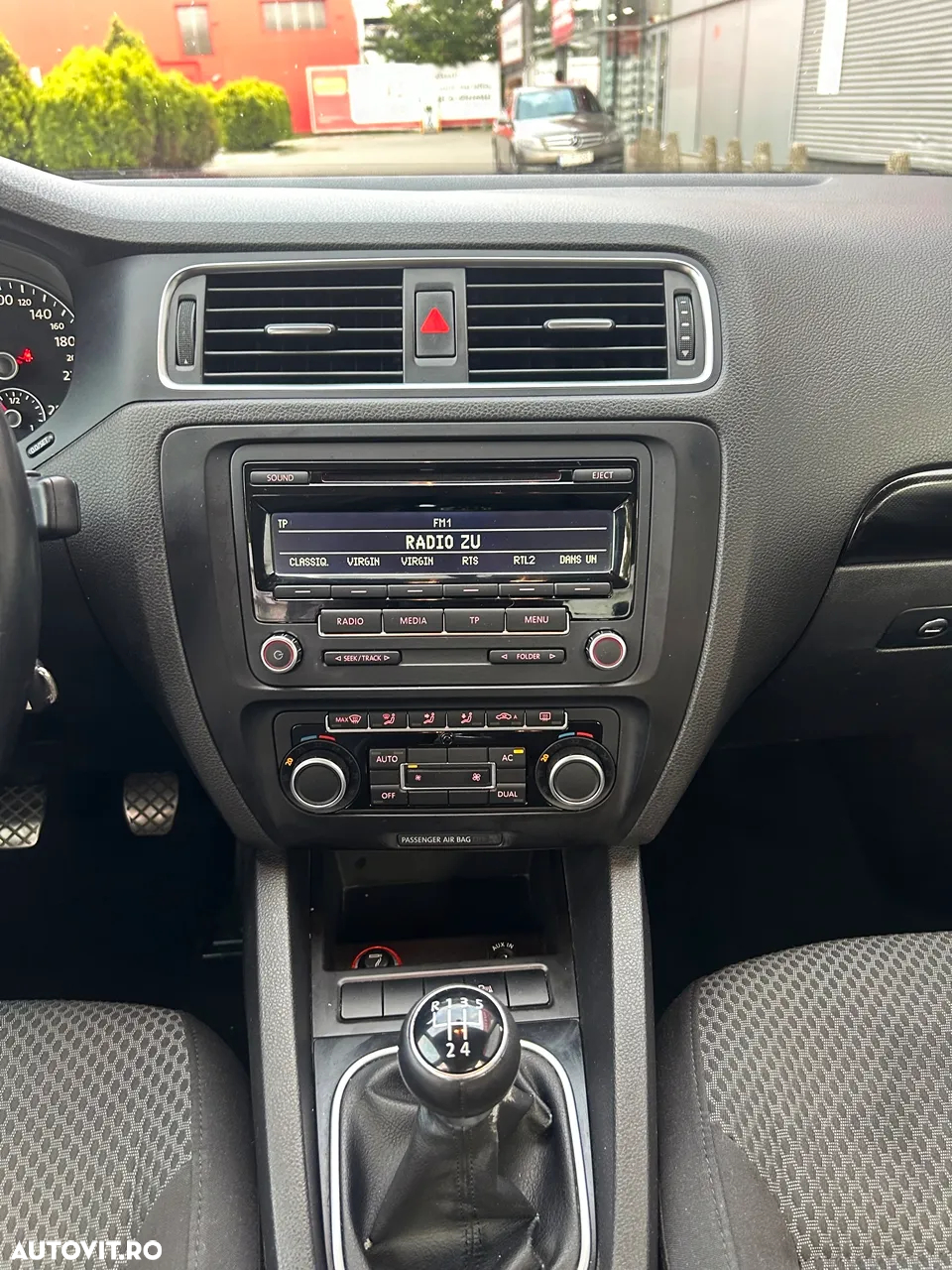 Volkswagen Jetta 1.6 TDI Blue Motion Technology Comfortline - 9