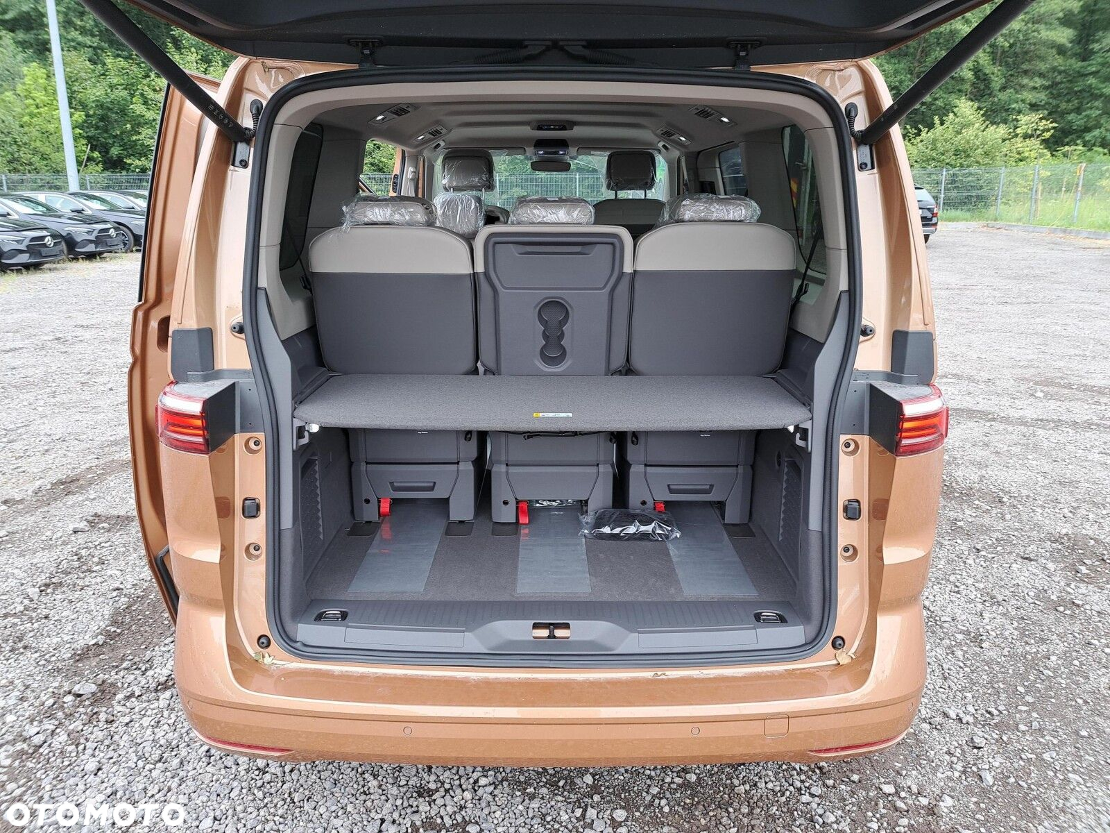 Volkswagen Multivan - 17