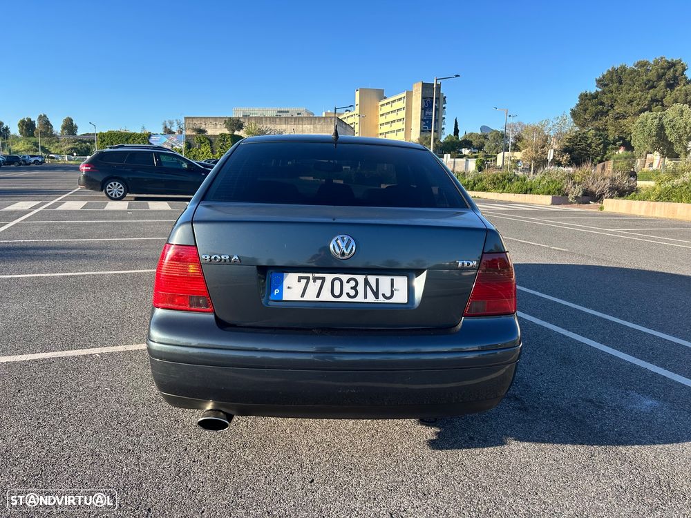 VW Bora 1.9 TDi Highline - 3