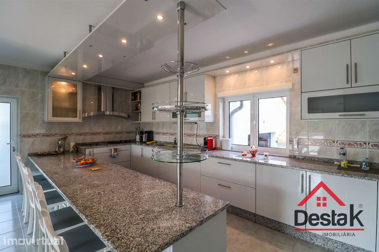 Moradia T4 com piscina para venda em Viseu - Grande imagem: 5/49