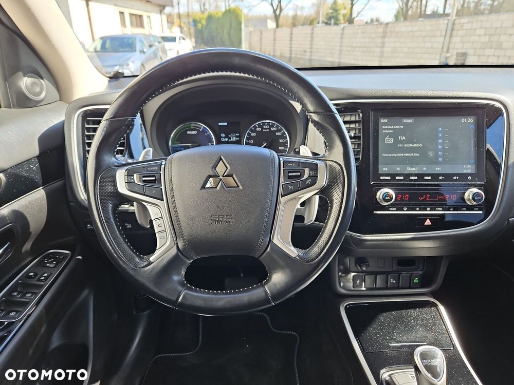 Mitsubishi Outlander - 10