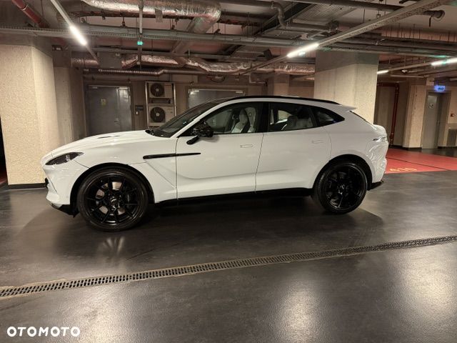 Aston Martin DBX - 6