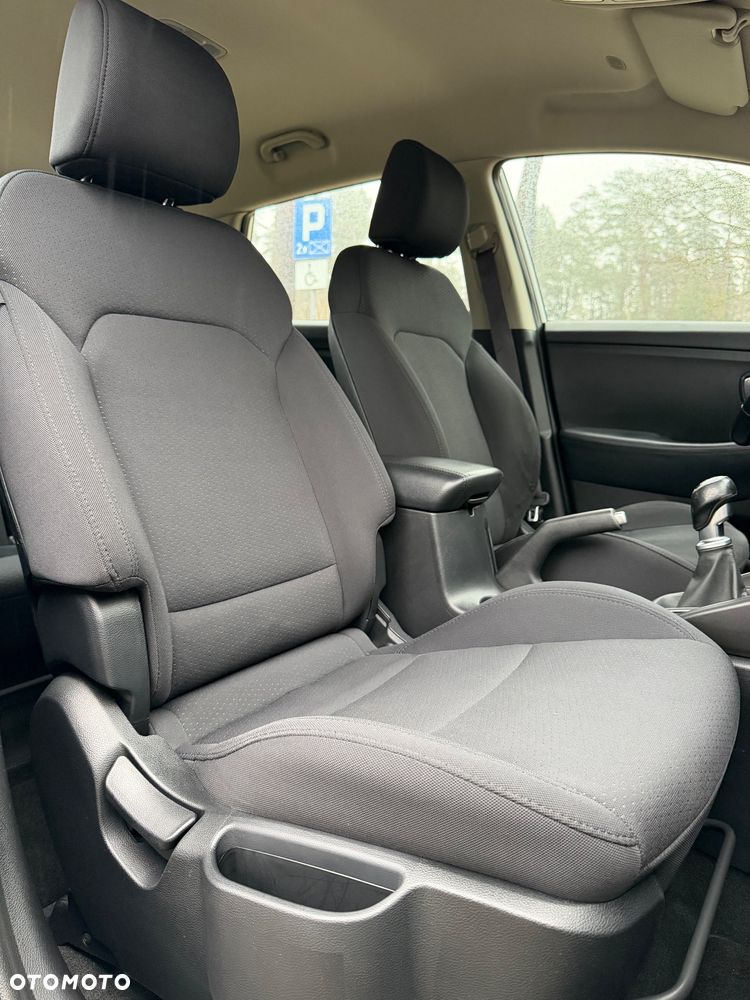 Kia Carens 1.7 CRDi Vision - 19