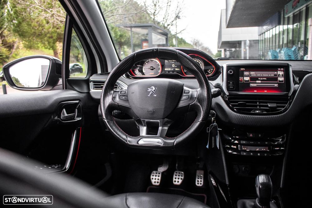 Peugeot 2008 1.2 PureTech GT Line - 31