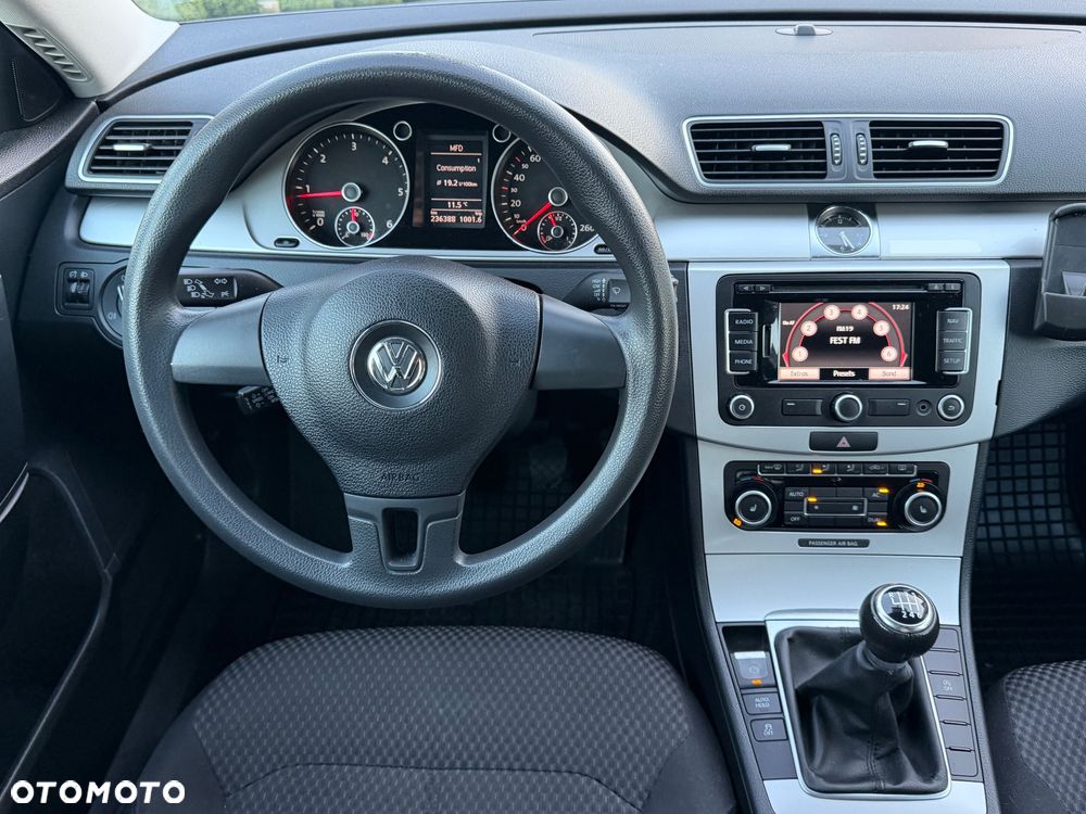 Volkswagen Passat 2.0 Blue TDI SCR Comfortline - 12