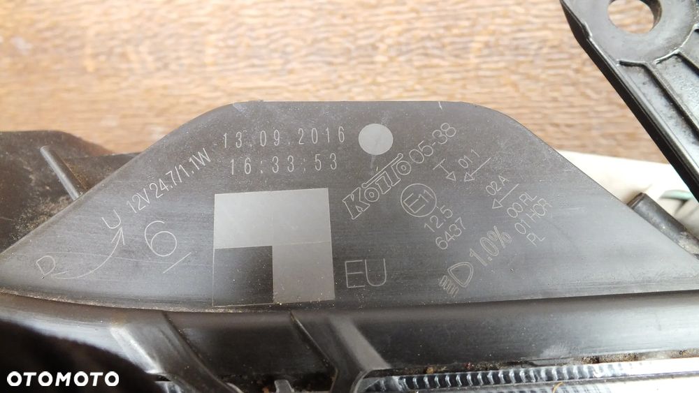 Lampa przednia prawa Toyota Avensis t29 zwykła - 7