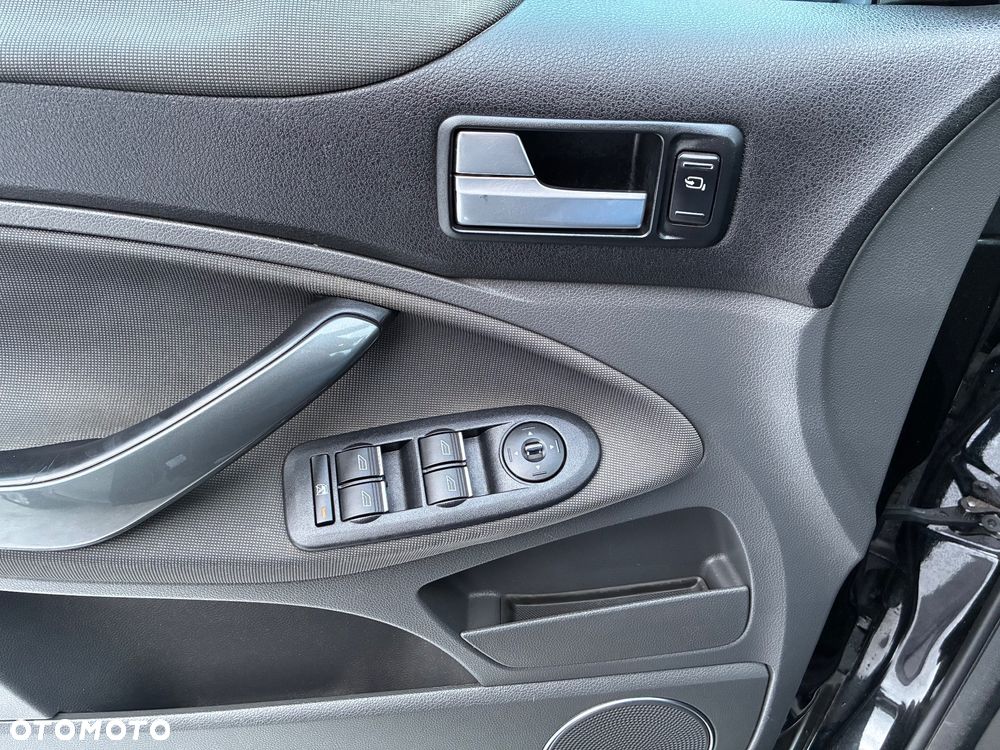 Ford Kuga 2.0 TDCi 2x4 Titanium - 16