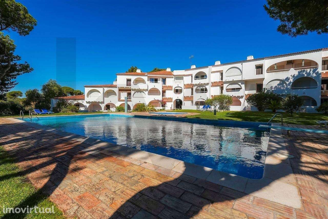 Apartamento T2 em Quarteira – Condomínio com Piscina e Jardim - Grande imagem: 4/51