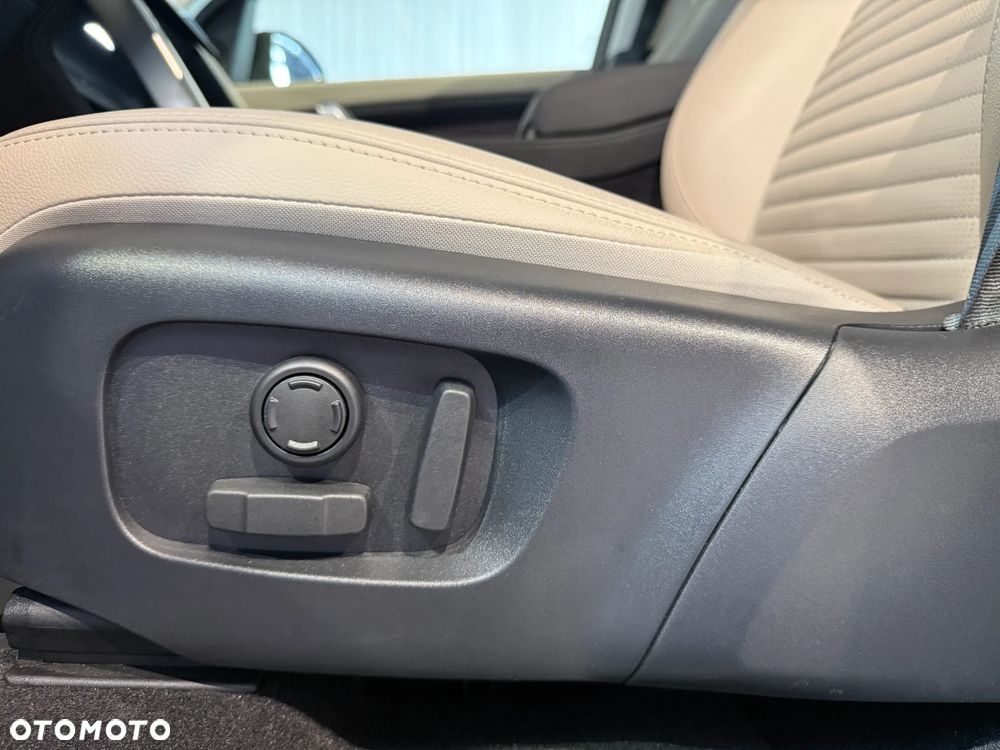 Land Rover Discovery Sport 2.0 D200 mHEV S - 16