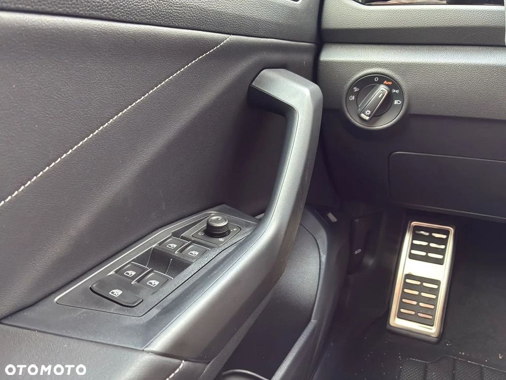 Volkswagen T-Roc - 19