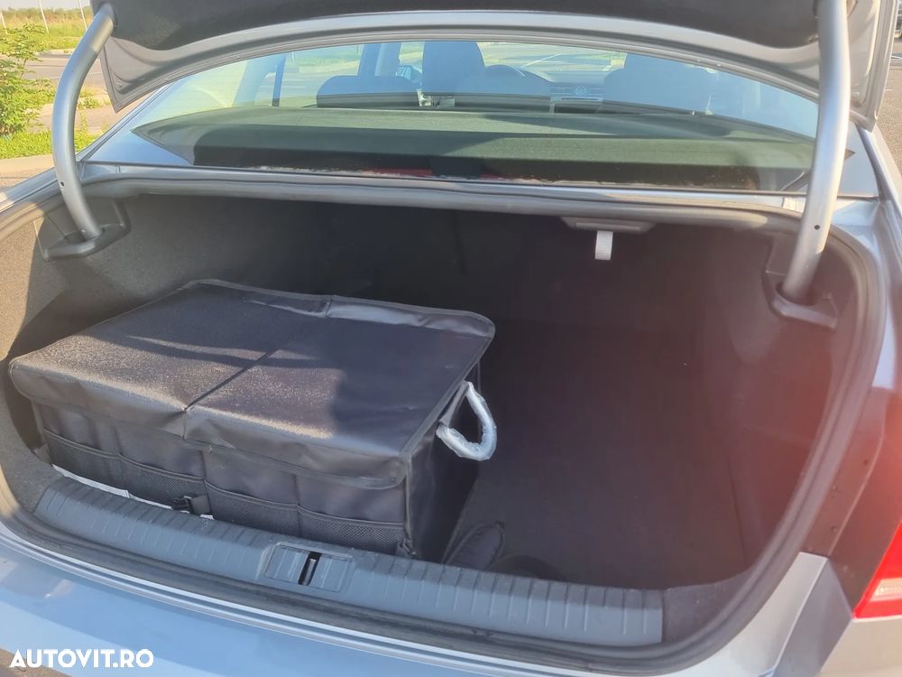 Volkswagen Passat 2.0 TDI Trendline - 10
