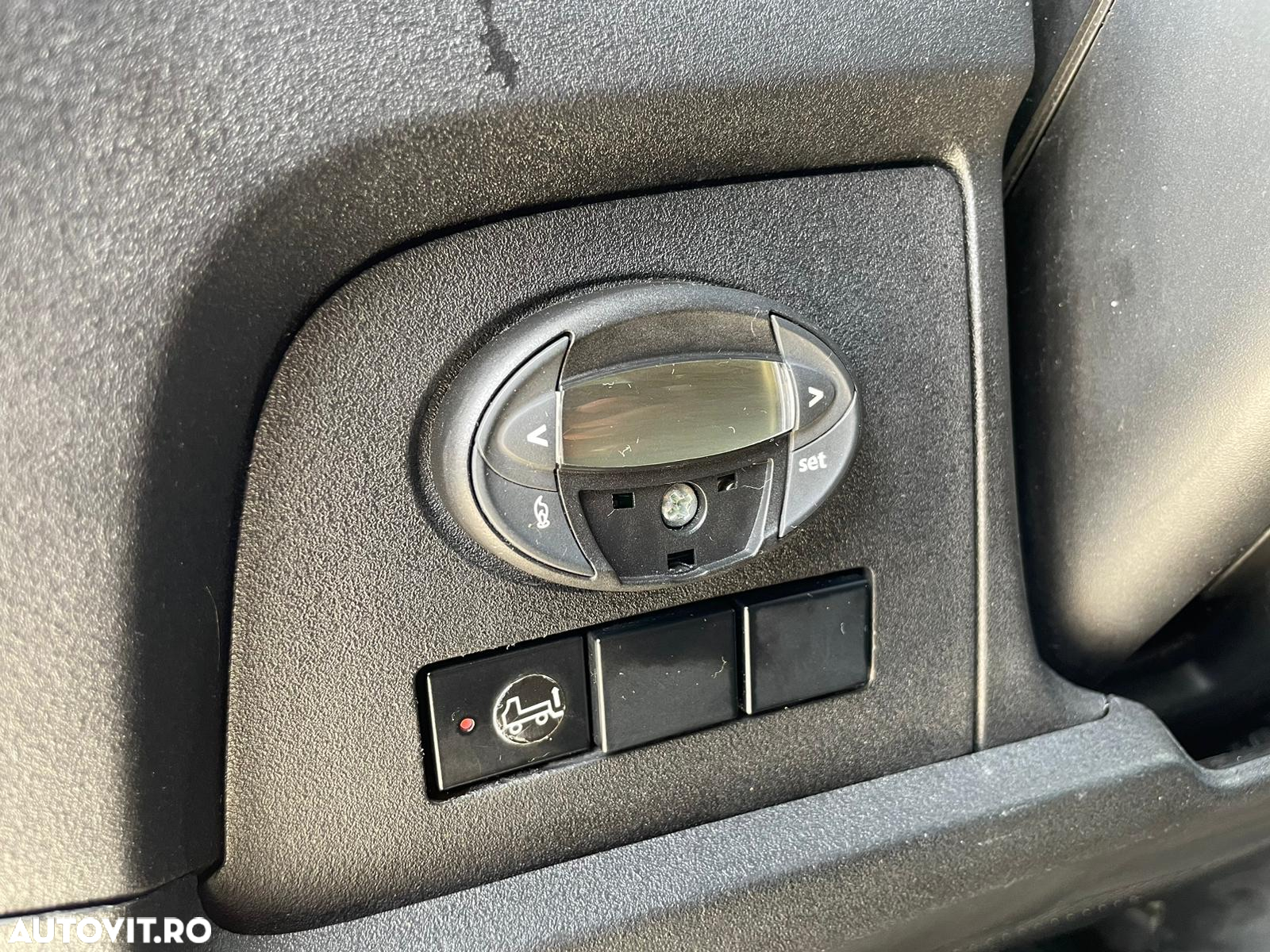 Iveco Daily 3.0 D FRIGORIFIC LIFT SPATE - 32