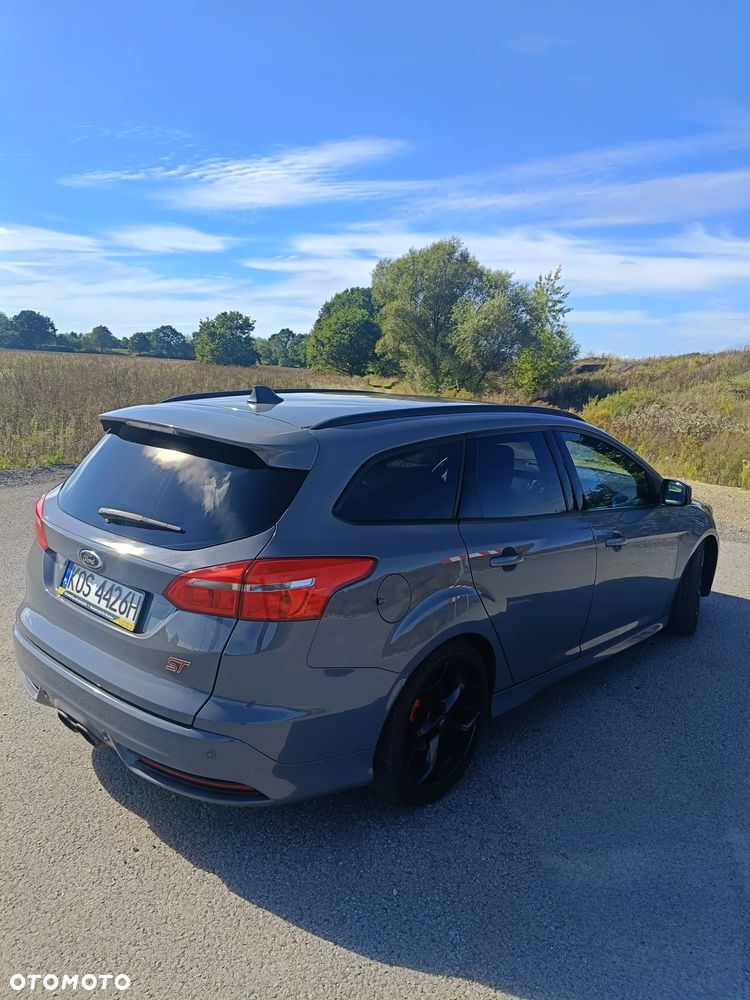 Ford Focus ST - 15