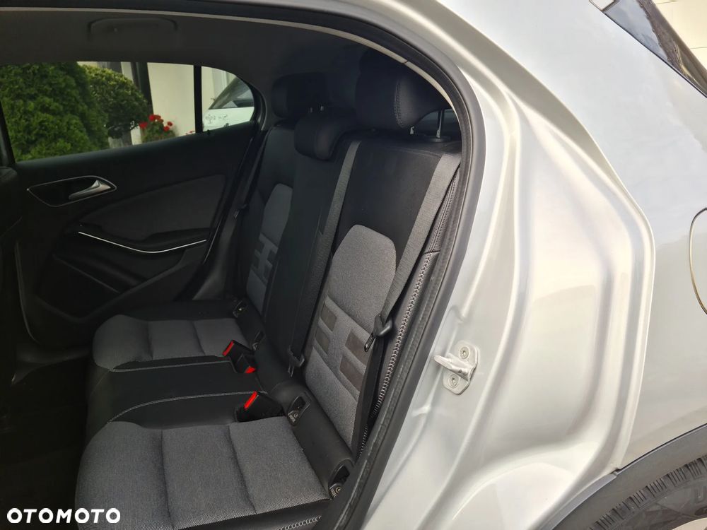 Mercedes-Benz GLA - 29