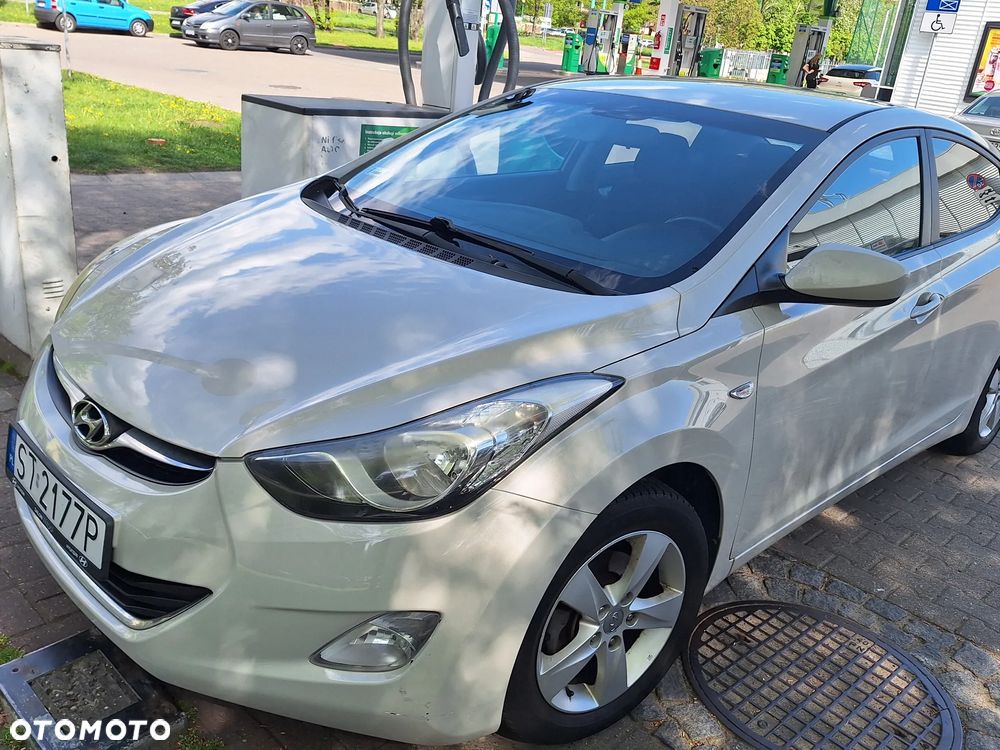 Hyundai Elantra 1.6 Comfort - 11