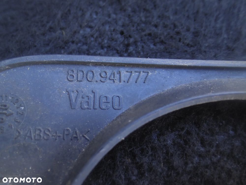 Audi A4 B5 99-01 kratka ramka halogenu lewa 8D0941777 - 3