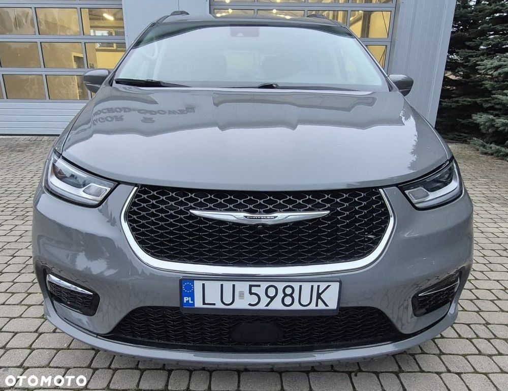 Chrysler Pacifica - 1