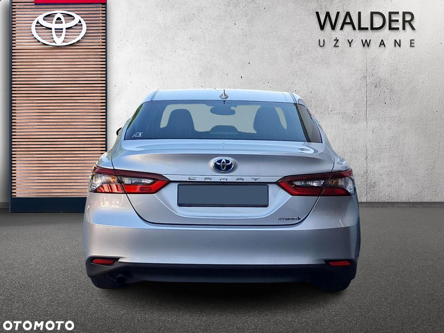 Toyota Camry - 4