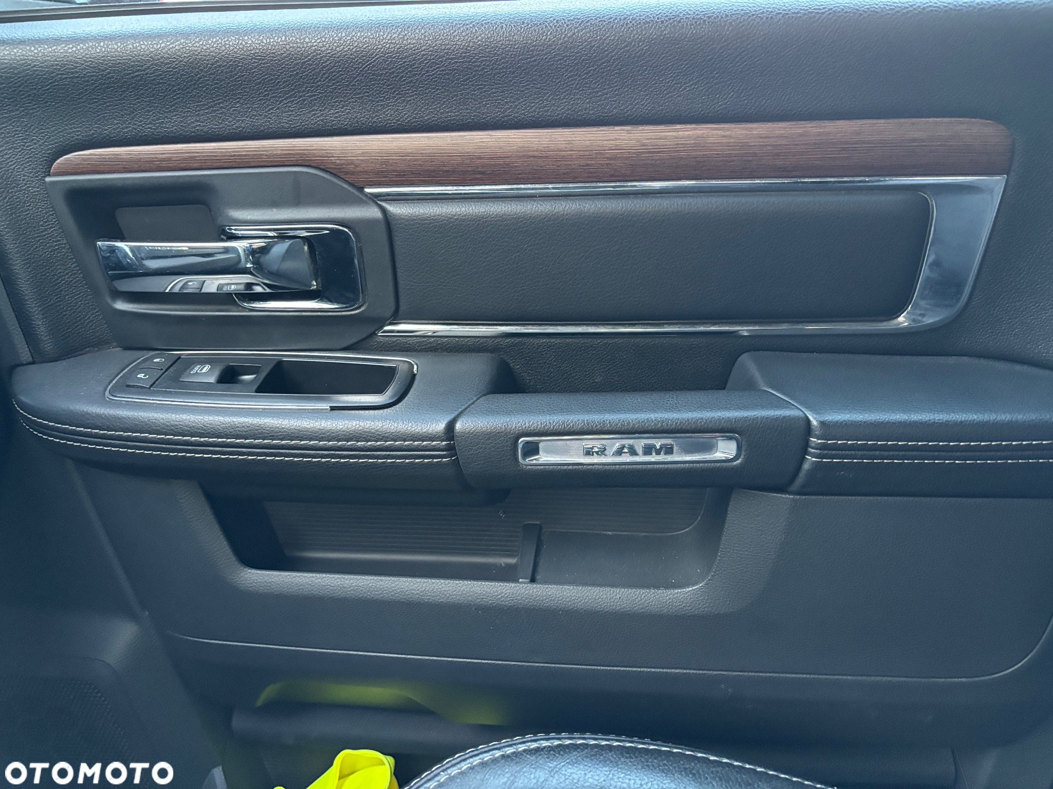 Dodge RAM 1500 5.7 4x4 - 23