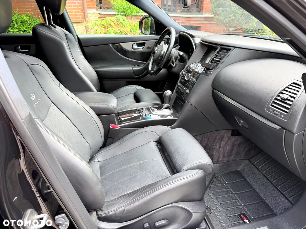 Infiniti QX70 - 23