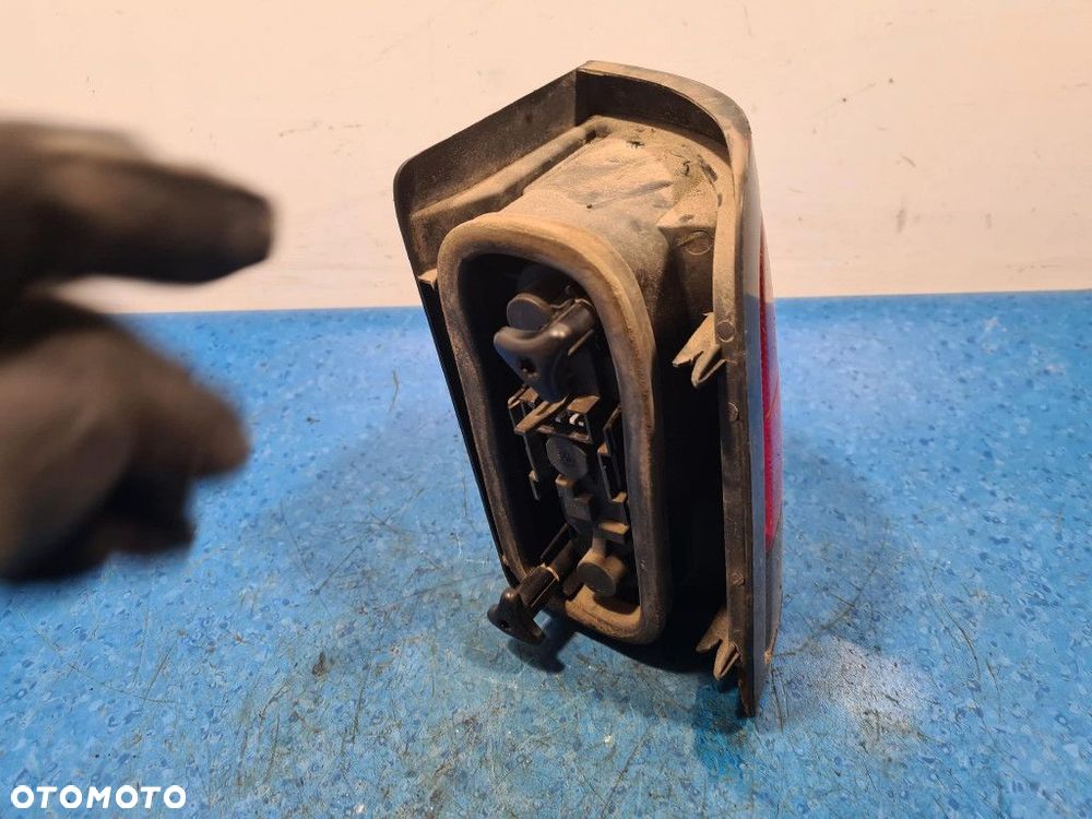 PEUGEOT 806 LAMPA TYŁ LEWA ZEWNĘTRZNA - 4