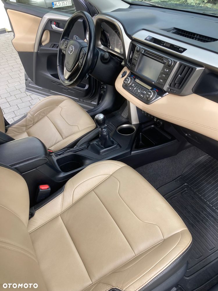 Toyota RAV4 2.0 D-4D Premium - 10