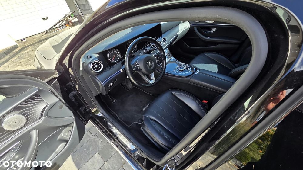 Mercedes-Benz Klasa E 200 9G-TRONIC - 23