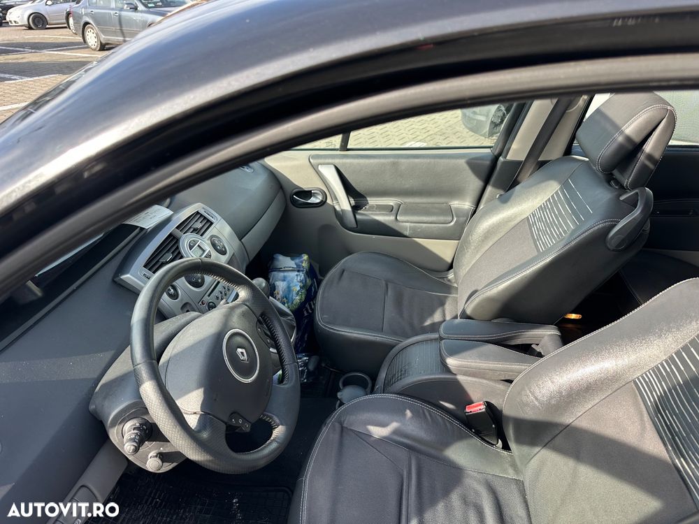 Renault Grand Scenic - 10