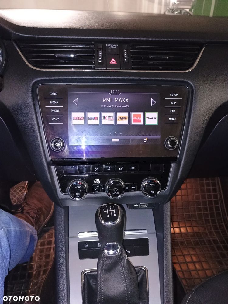 Volkswagen Golf 1.0 TSI - 11