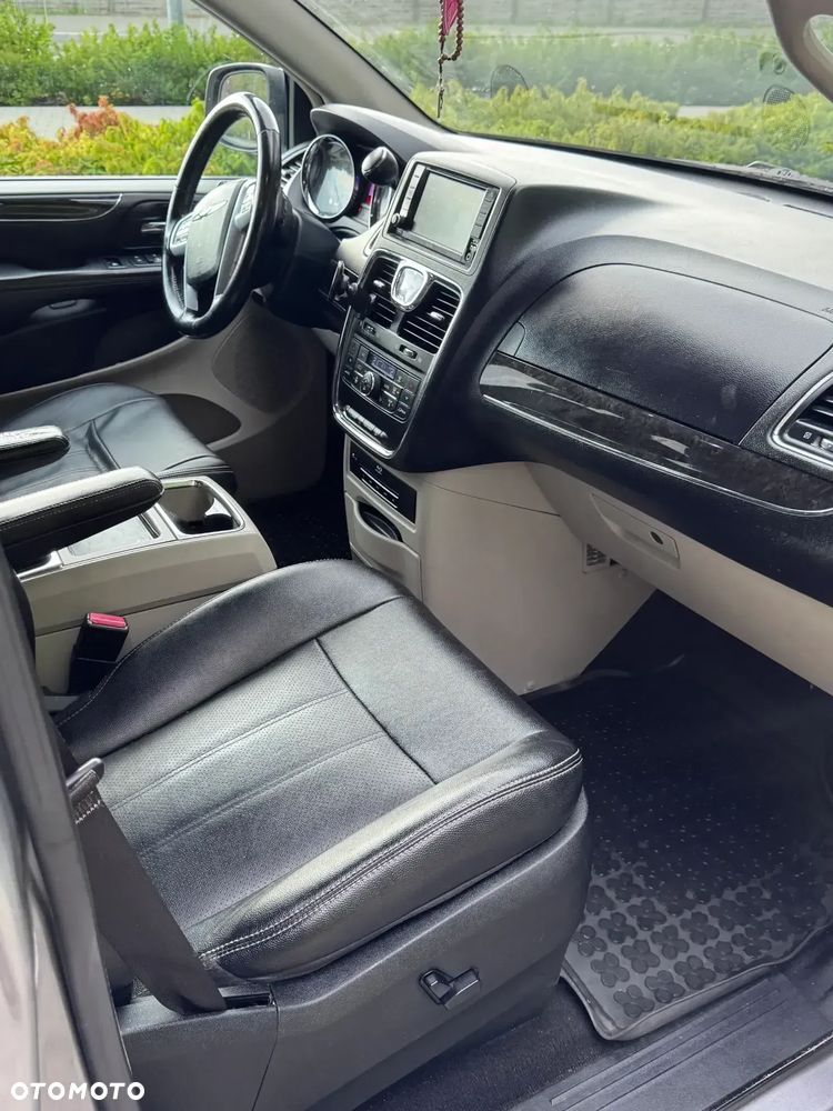 Chrysler Town & Country 3.6 Touring - 8
