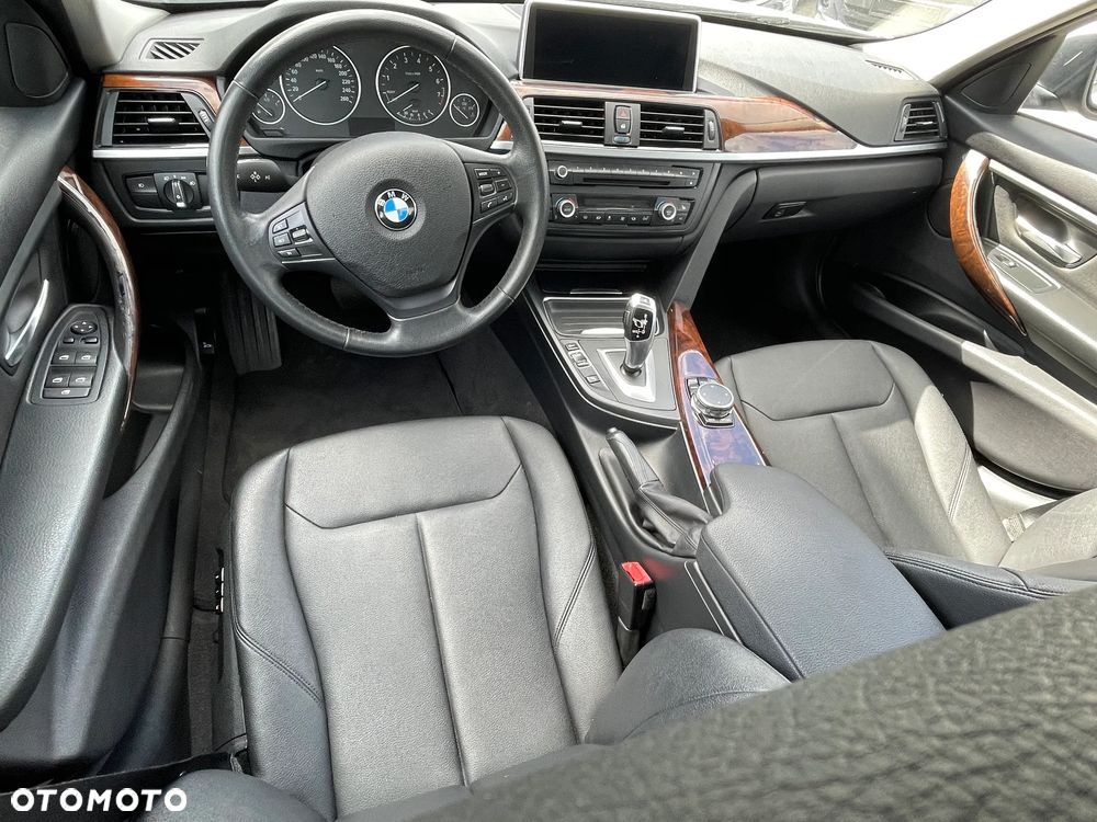 BMW Seria 3 328i xDrive Sport-Aut - 2