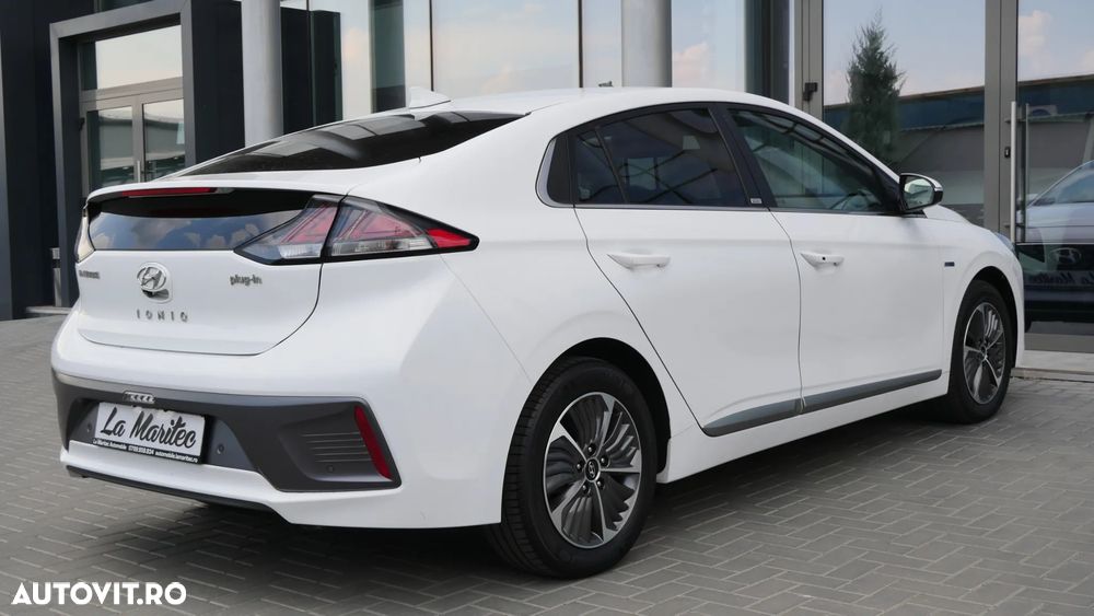 Hyundai IONIQ 1.6 GDI Premium - 10