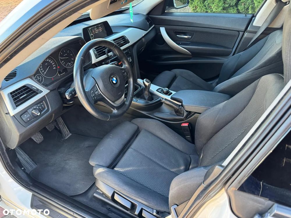 BMW Seria 3 318d DPF - 8